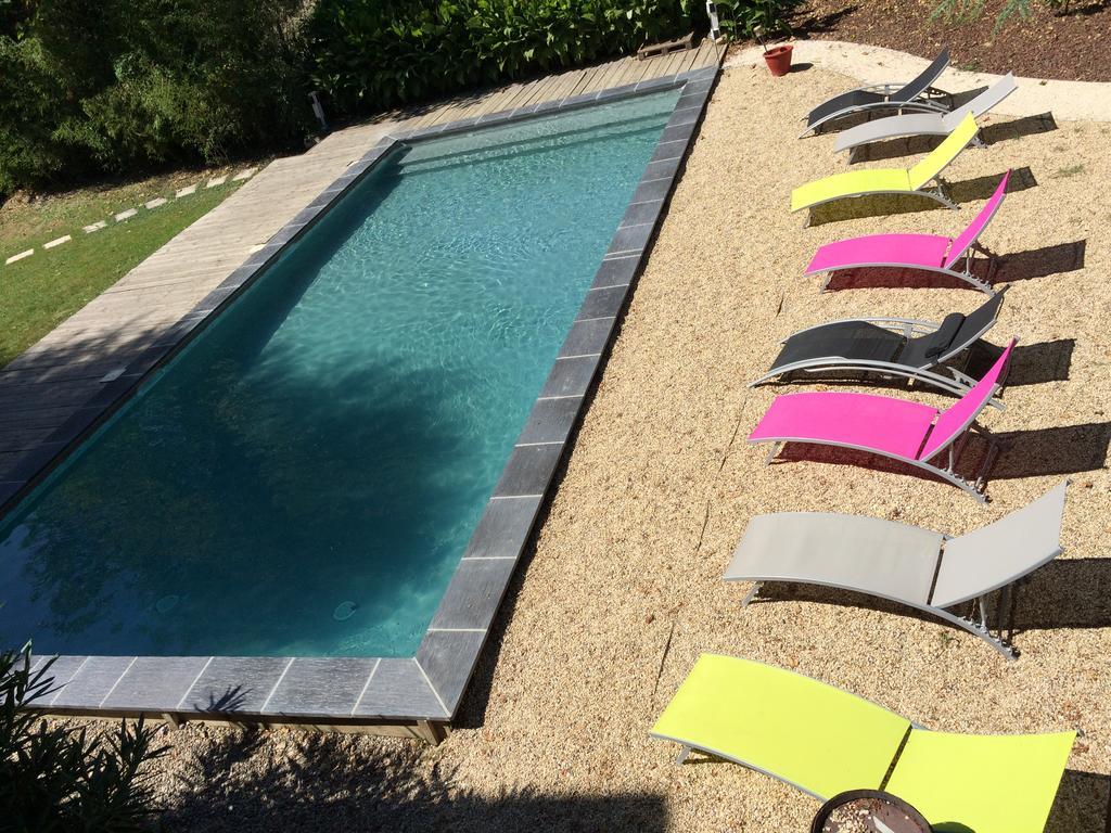 Le Robinson Hotel Pierrelatte Bagian luar foto