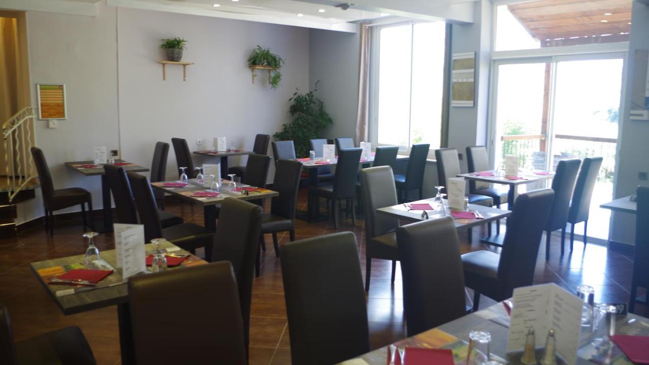 Le Robinson Hotel Pierrelatte Bagian luar foto